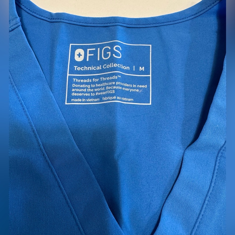 FIGS Catarina One Pocket Scrub Top Size Medium Blue Women’s FW1000 - Picture 3 of 7